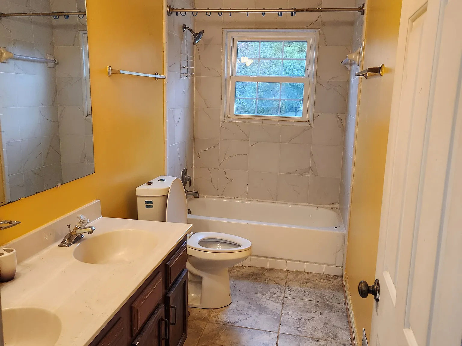 4 bed, 2408 sqft, $700 — Photo 3