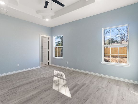 5th image of 2218 W Wildwood DR.