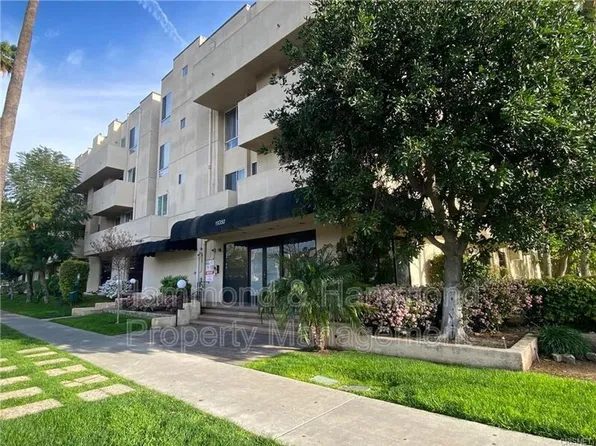 19350 Sherman Way, Los Angeles, CA