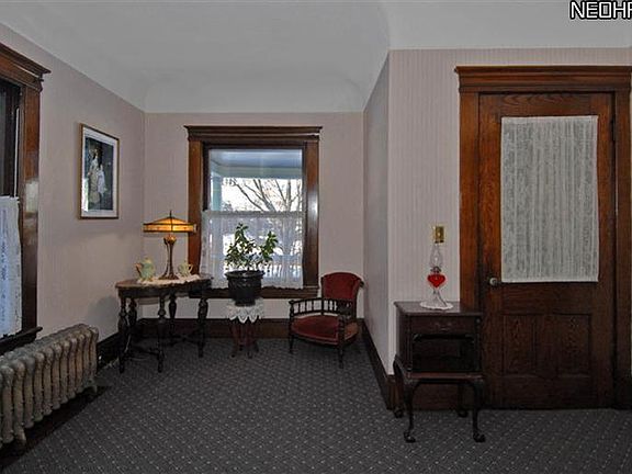 4th image of 1447 Clarence Ave