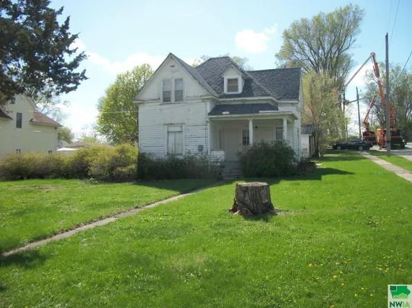 637 N 1st St, Cherokee, IA 51012