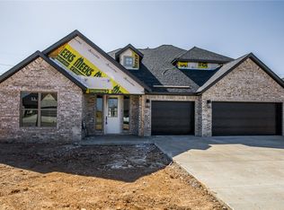 823 Saffron Ave, Tontitown, AR 72770