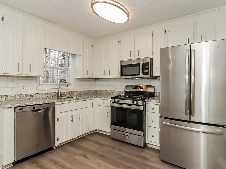 565 Bells Ferry Pl — Photo 11