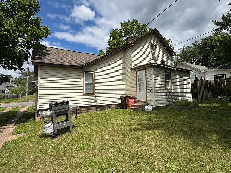 1407 E Madison St — Photo 14