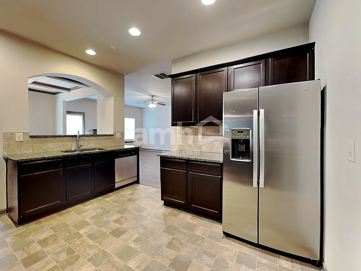 4 bed, 2.5 bath, 2160 sqft, $2,280 — Photo 3