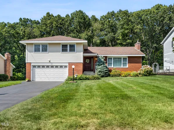 106 Marie Parkway, Loudonville, NY 12211