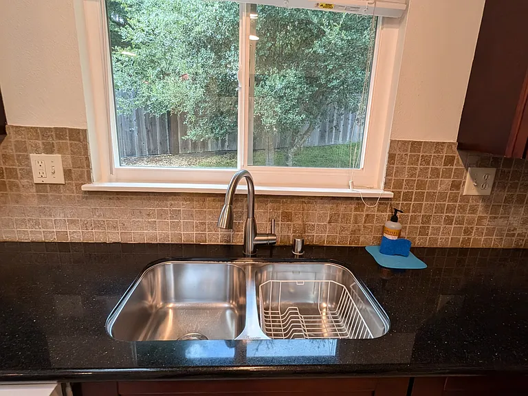 4059 Crest Rd — Photo 16