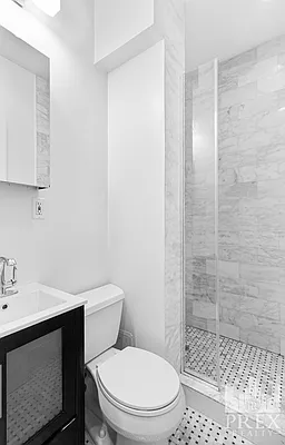 Bathroom, photo 1