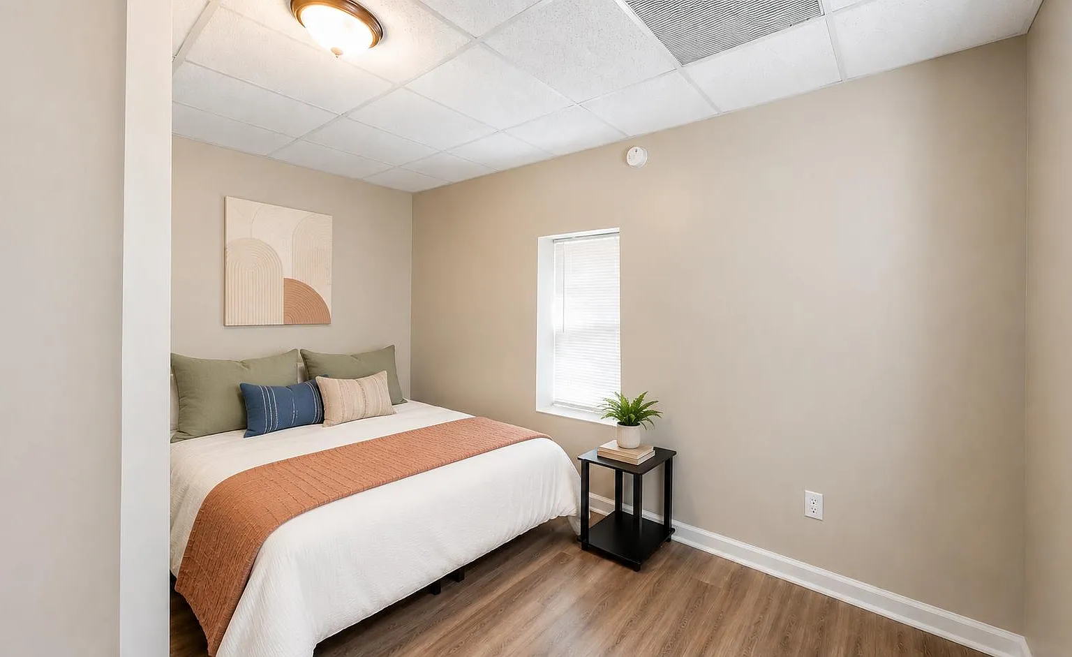 4 bed, 2.0 bath, 1036 sqft, $663 — Photo 1