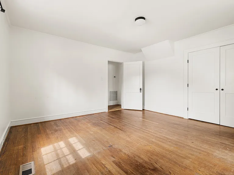 1806 Green St — Photo 13