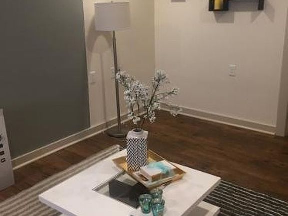 4th image of 1304 Elliott Dr APT 201