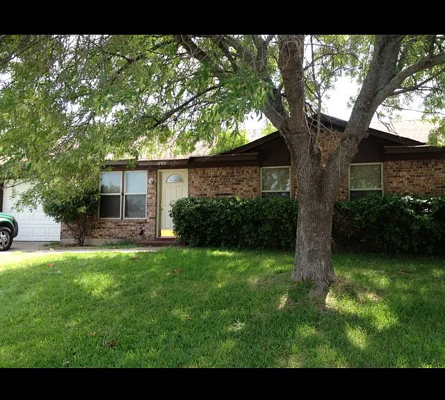 1105 Saturn Dr — Photo 1