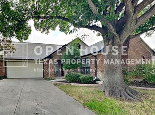 8201 Weatherly Dr, Rowlett, TX 75089