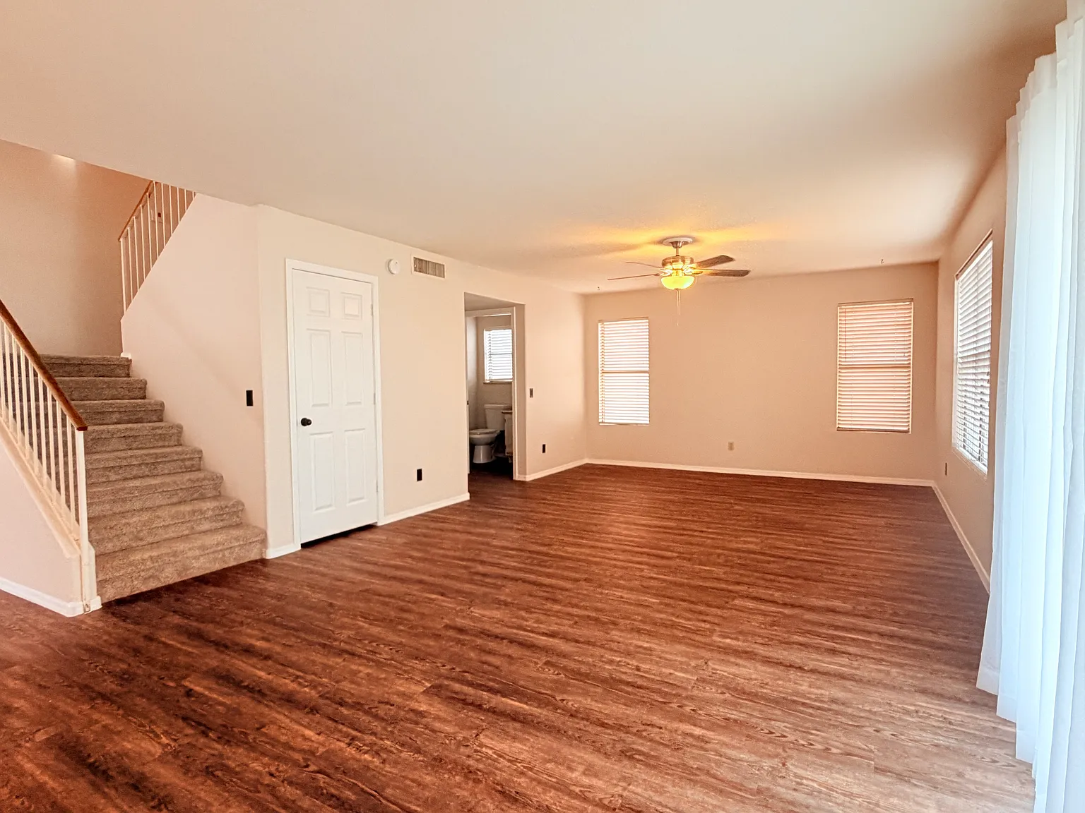 4 bed, 2.5 bath, 2018 sqft, $2,395 — Photo 4