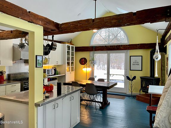 4th image of 139 W Center Rd