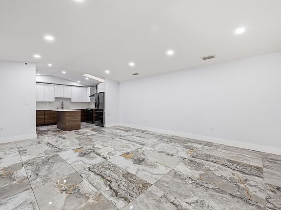 5th image of 1701 Mariners Cove
