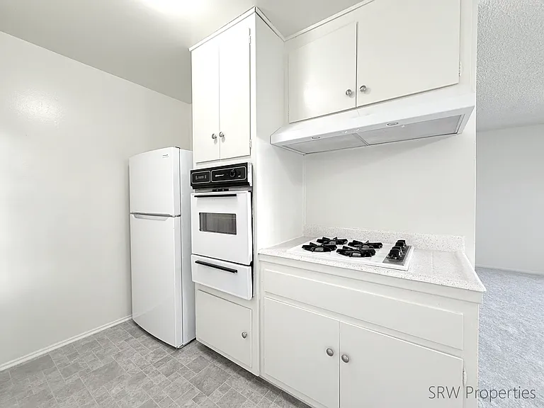 5000 Woodman Ave #14 — Photo 8