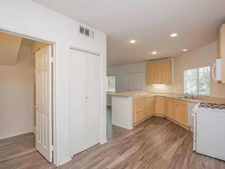 Arbor Lane Apartment Homes — Photo 54