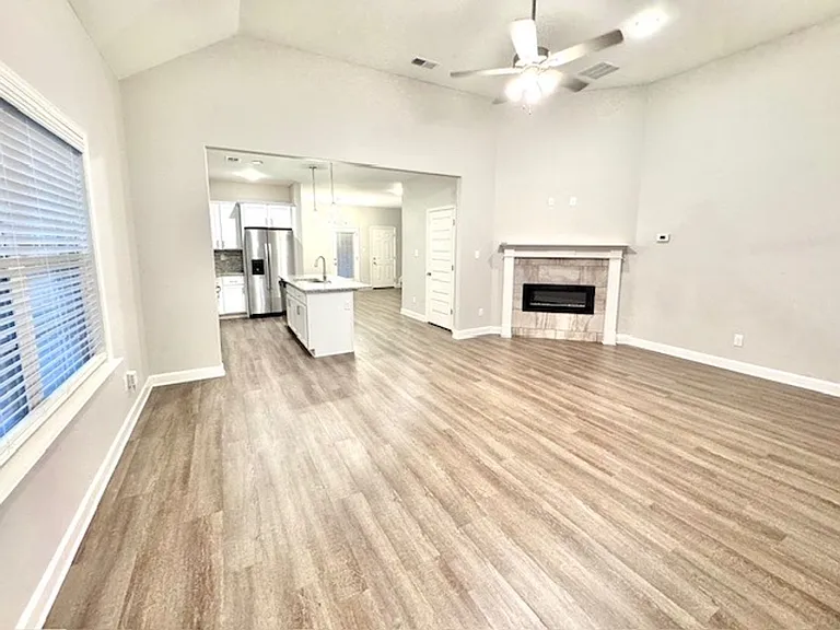 305 Azalea Dr — Photo 4