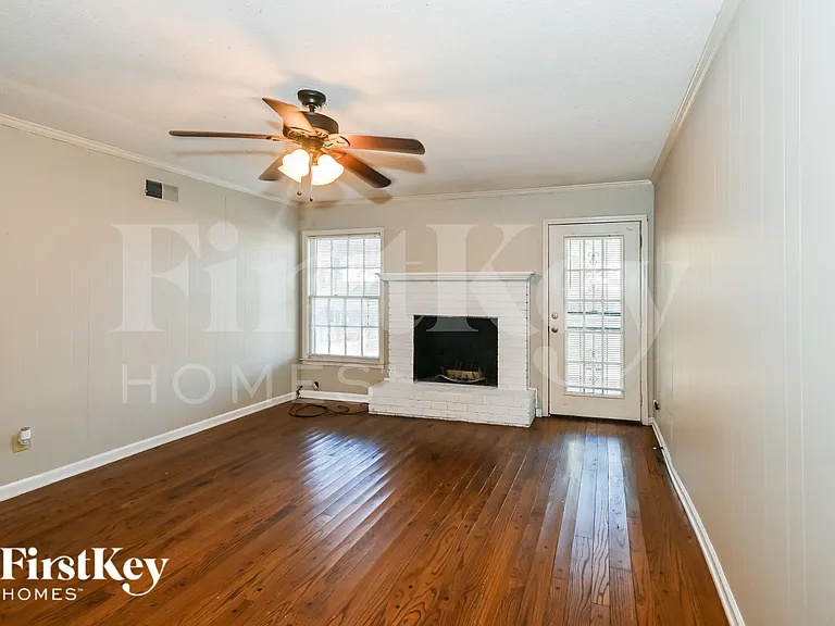 5840 Knight Arnold Rd — Photo 3