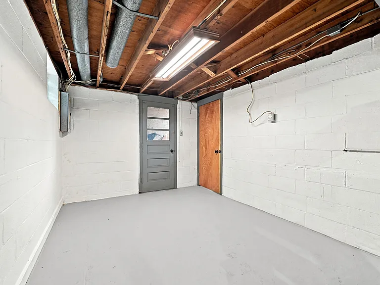56 Pointview Rd — Photo 13