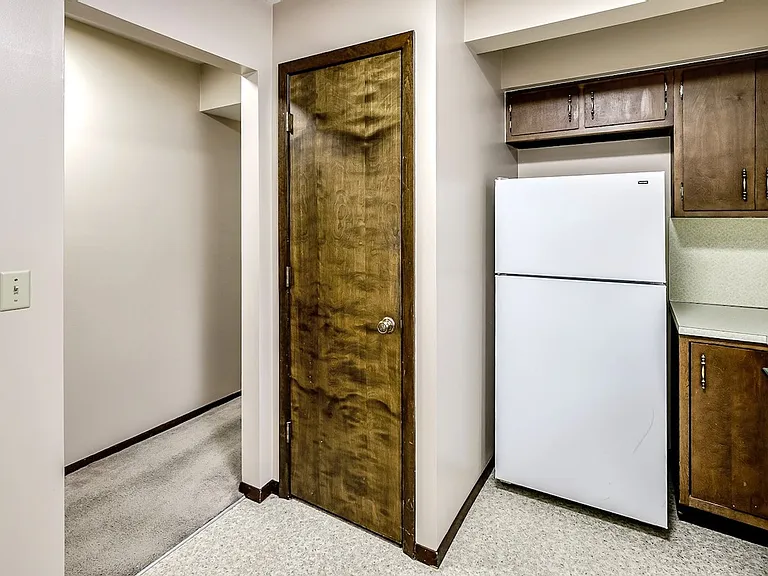 6640 Military Ave #9 — Photo 4