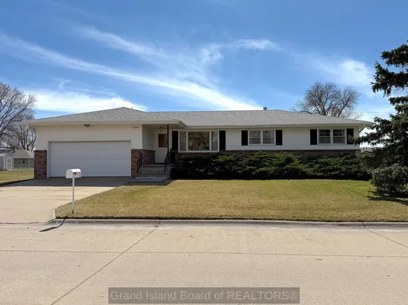 1027 E Phoenix Ave, Grand Island, NE 68801