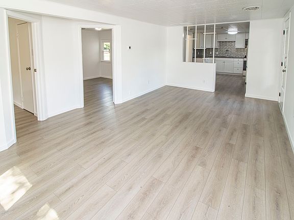 4th image of 304 Maple St