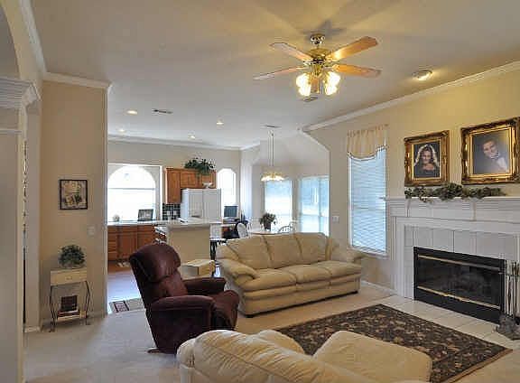 4th image of 1820 Meadow Crest Dr