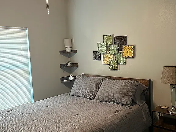 1243 Schley Ave #201 — Photo 2