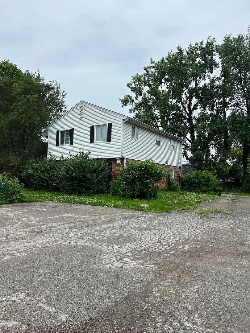 6028 Laurel Hall Dr — Photo 2