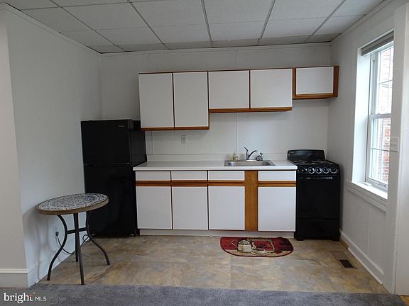 2nd image of 120 Delaware St APT A
