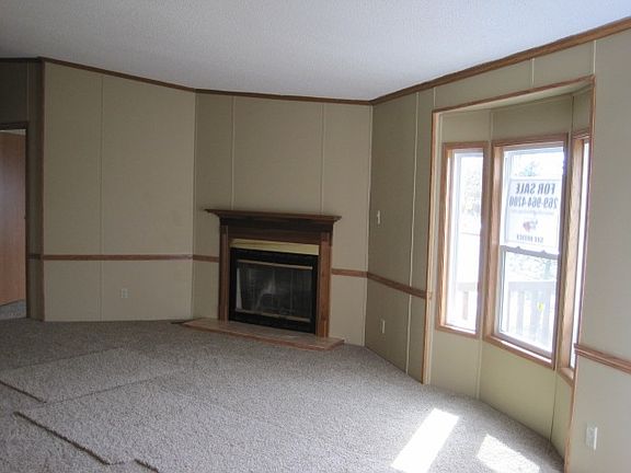Living Room w/fireplace