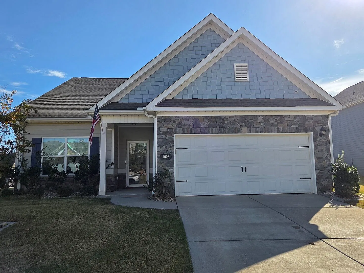 Beautiful 3-Bedroom Home with Fenced Yard & 2-car garage — Photo 2