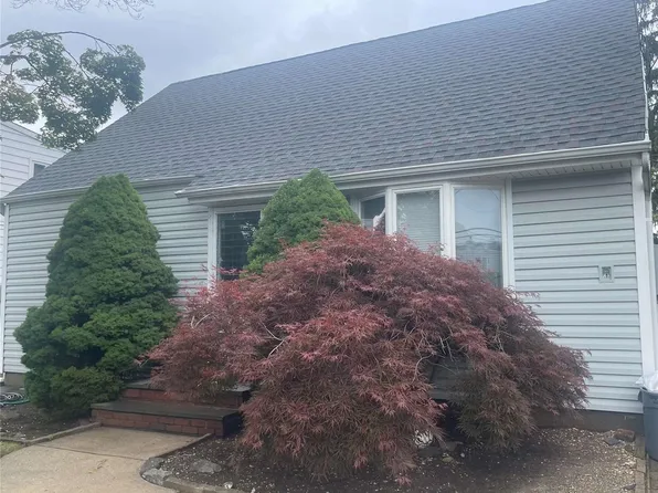 26 Nassau Avenue, Plainview, NY 11803