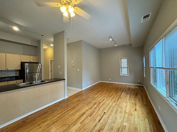 3rd image of 4955 N Damen Ave Ste 1