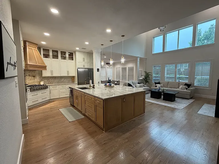 5315 Cree Dr — Photo 2