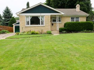 261 Brice Ave, Mundelein, IL 60060