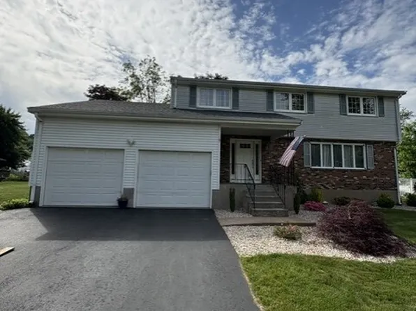 17 Lancaster Road, Cromwell, CT 06416