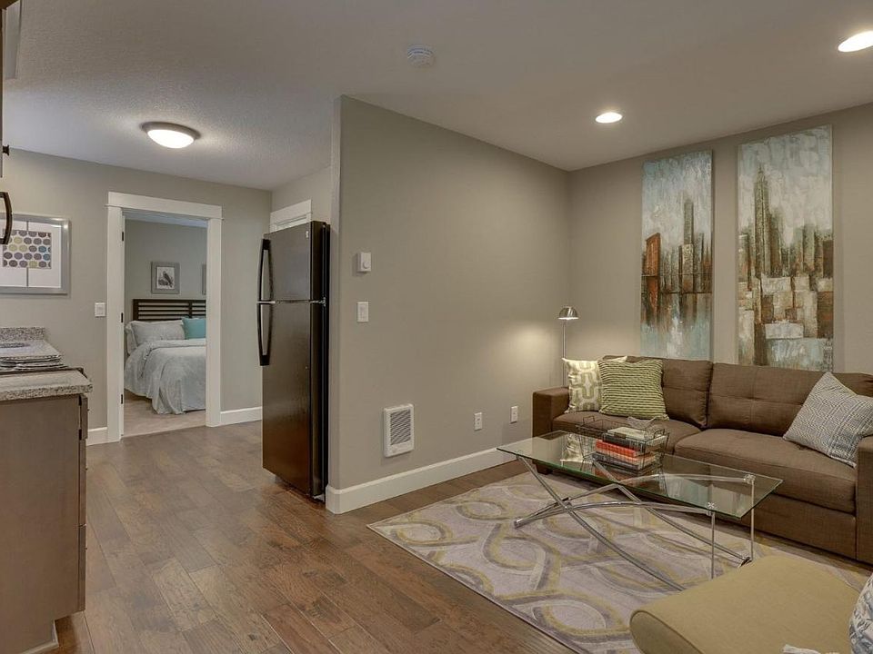 Hallway to Kitchen