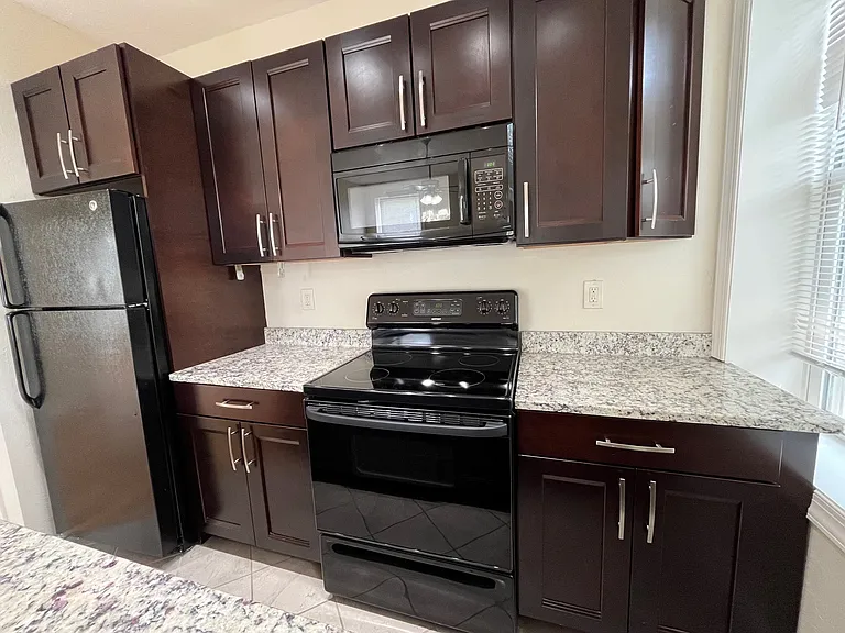 440 S Fairmount St — Photo 3