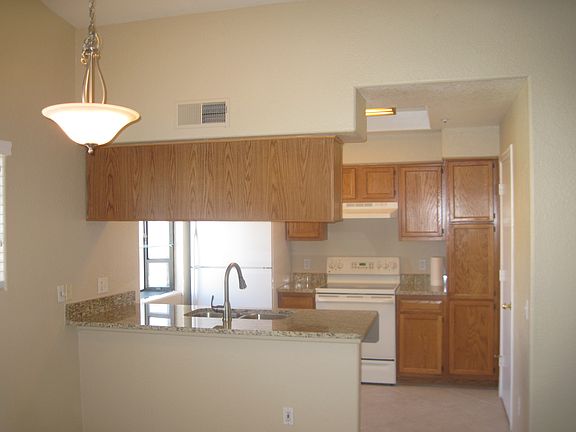 Dining area to kitchen