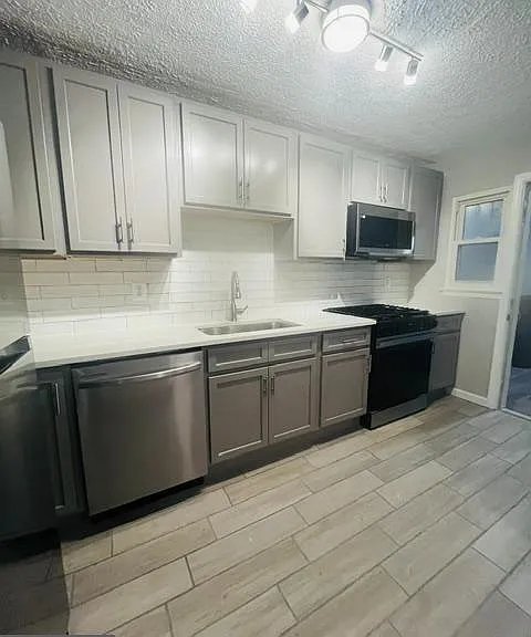 1516 Becklow Ave — Photo 4