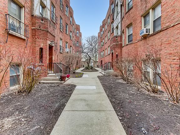 3rd image of 4128.5 N Kedvale Ave W #306