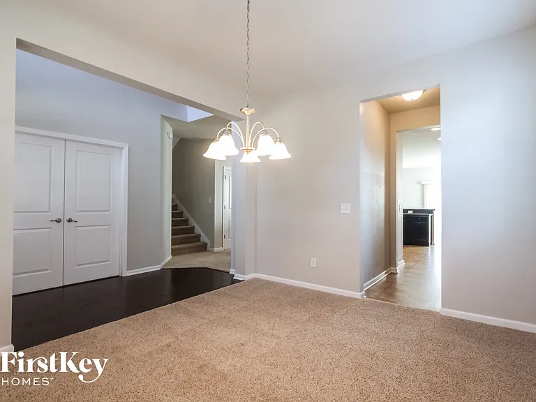 11231 Dobbins Dr — Photo 3