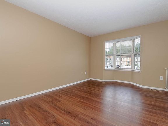 5th image of 12 Joggins Ct