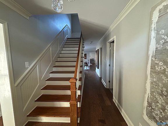 4th image of 311 Inverness Dr SW