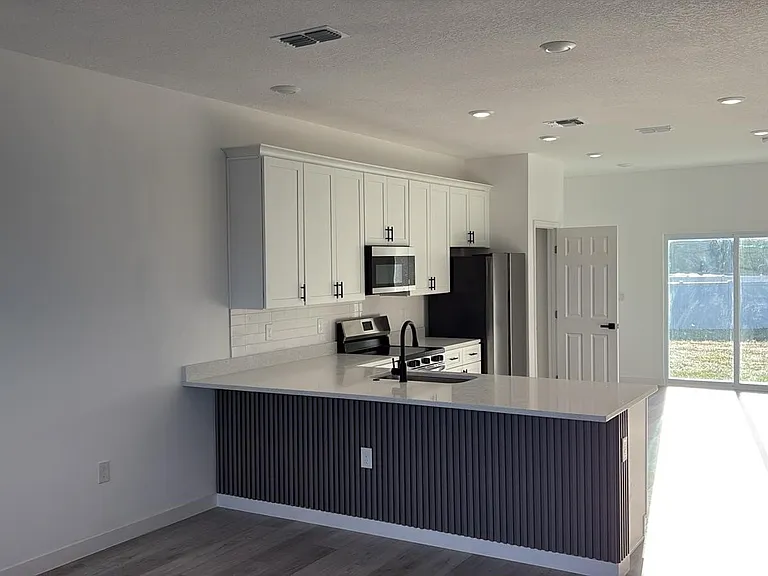 833 Colville Dr — Photo 4