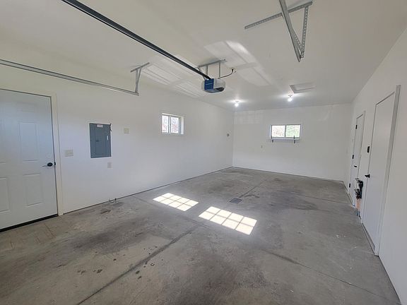 4th image of 411 Bullis St