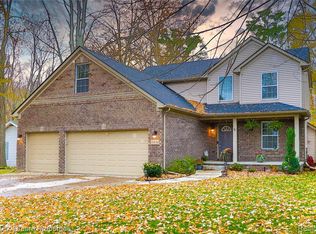 15231 Santa Anita St, Livonia, MI 48154